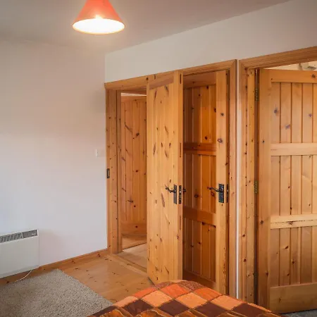 بيت للعطل Stone Errislannan